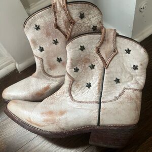 Bed Stu Star-Embellished Ankle Boots - Cream and Brown